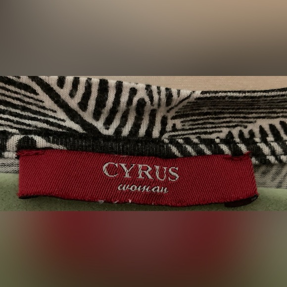 Women’s CYRUS Woman Tunic Top Size 2X Very Roomy & Light - Picture 3 of 4